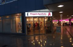 Die Pinguin-Apotheke am Leverkusener Bahnhof